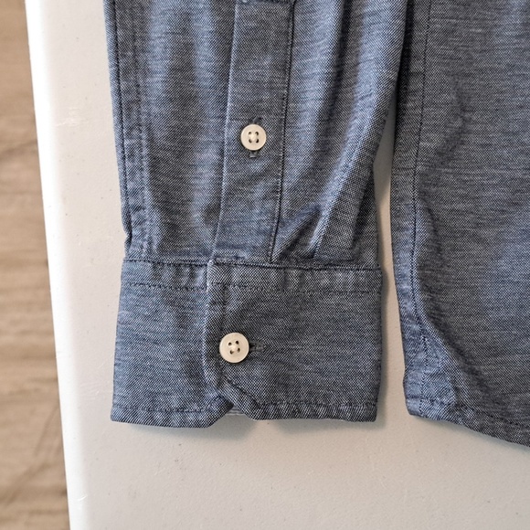 Banana Republic Performance Cotton Knit Button Up Shirt - Size Medium - Picture 3 of 5